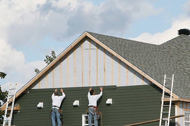Professional Vinyl Siding technician working in Selden, NY